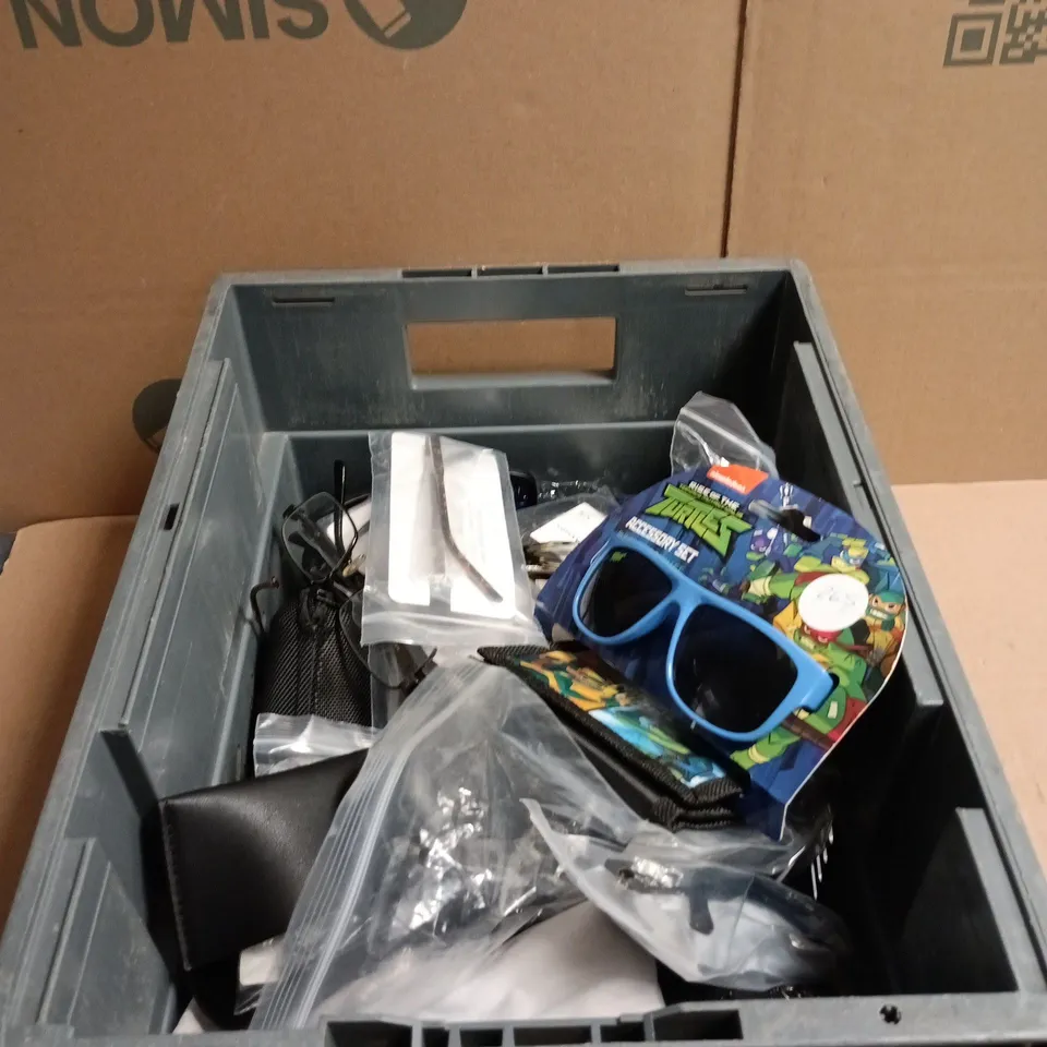 TOTE OF APPROXIMATELY 20 ASSORTED GLASSES/SUNGLASSES ITEMS TO INCLUDE PLANET, FASHION, NINJA TURTLES ETC
