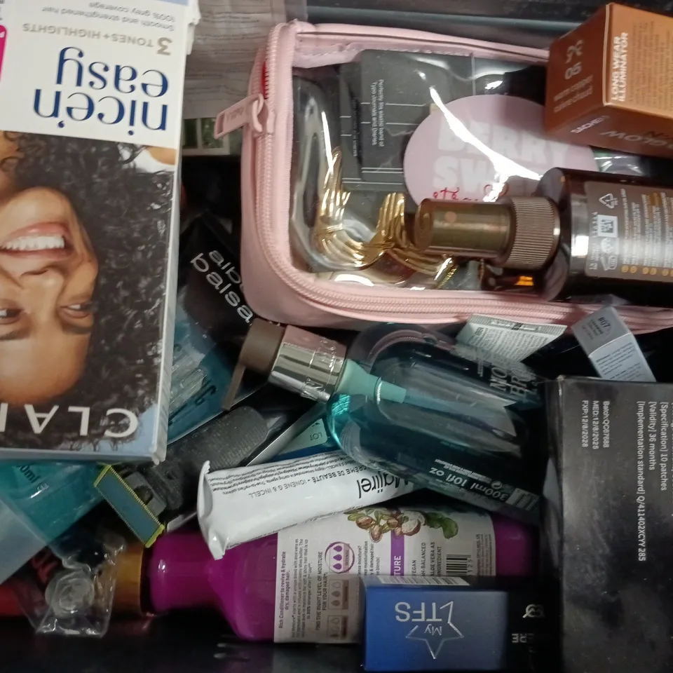 APPROXIMATELY 20 ASSORTED COSMETIC ITEMS TO INCLUDE CLAIROL, TRESEMMÉ, ETC - COLLECTION ONLY