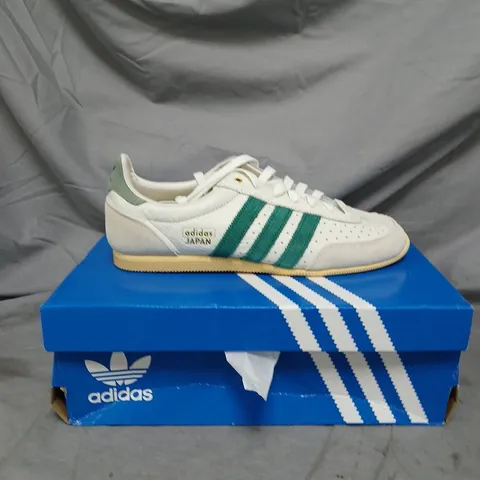 ADIDAS TRAINERS - WHITE WITH GREEN STRIPES (JAPAN EDITION) SIZE 7