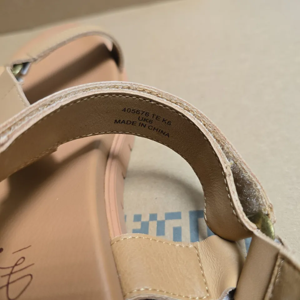 BEN DI LISI UK 6 WOMEN'S BEIGE STRAPPY SANDALS