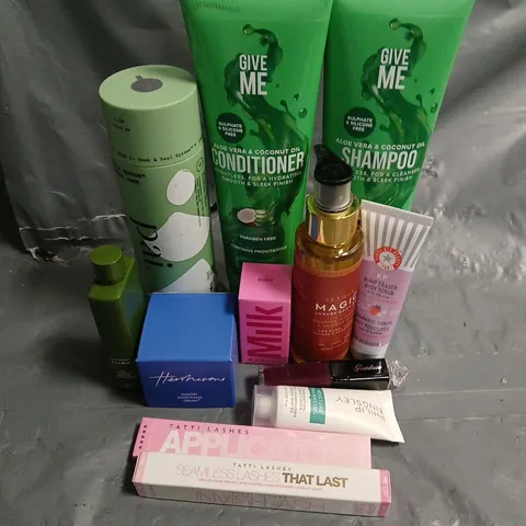 APPROXIMATELY 20 ASSORTED HEALTH & BEAUTY PRODUCTS TO INCLUDE GIVE ME SHAMPOO & CONDITIONER, TATTI LASHES ADHESIVE, MILK MAKEUP JELLY TINT, ETC
