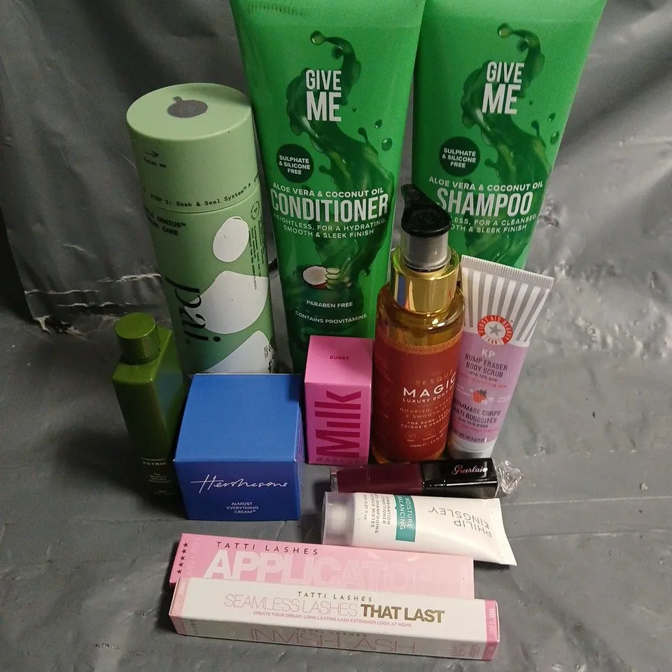 APPROXIMATELY 20 ASSORTED HEALTH & BEAUTY PRODUCTS TO INCLUDE GIVE ME SHAMPOO & CONDITIONER, TATTI LASHES ADHESIVE, MILK MAKEUP JELLY TINT, ETC