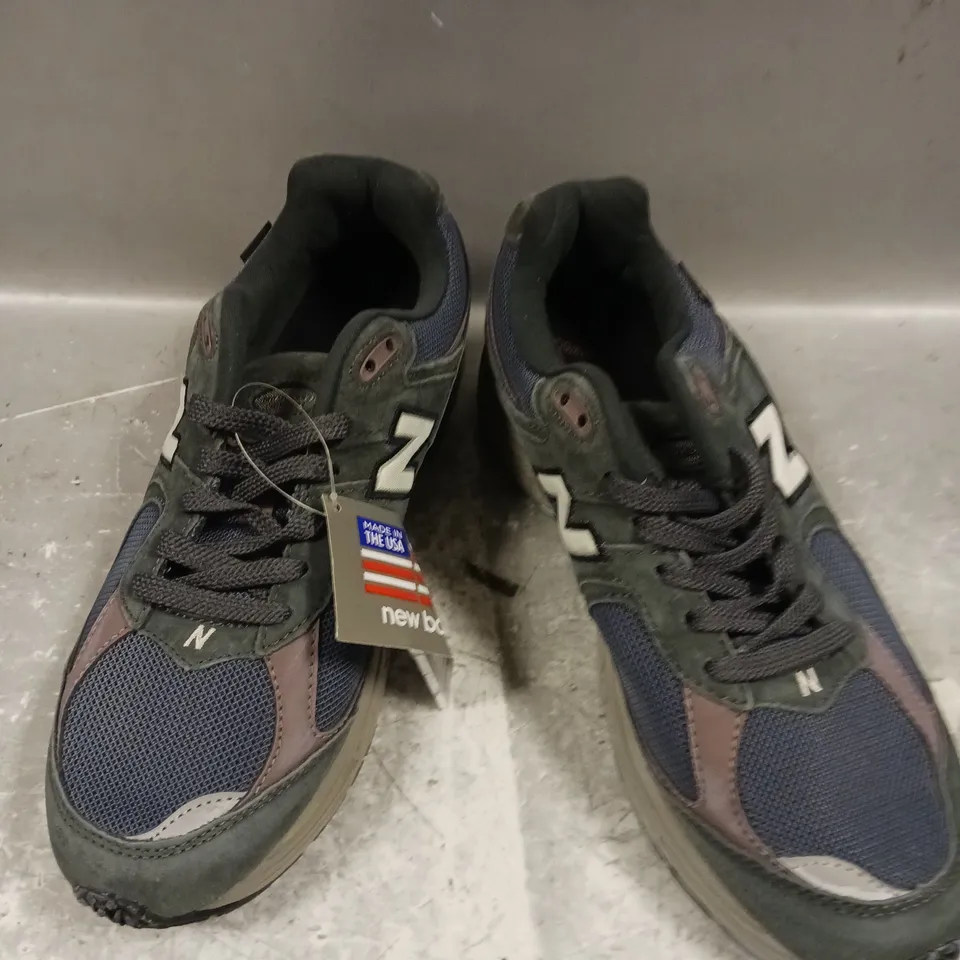 PAIR OF NEW BALANCE 2002 R TRAINERS - 10