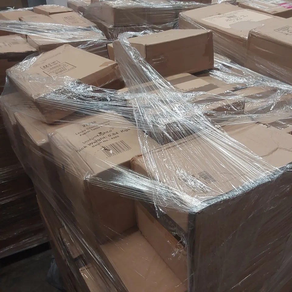PALLET CONTAINING A VERY LARGE QUANTITY OF ASSORTED LIGHTING PRODUCTS