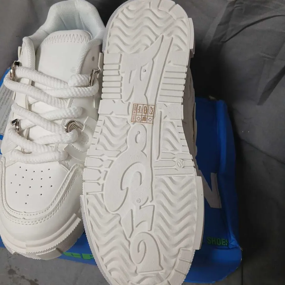 WHITE CHUNKY-SOLED SNEAKERS – UK7 (EU40) 