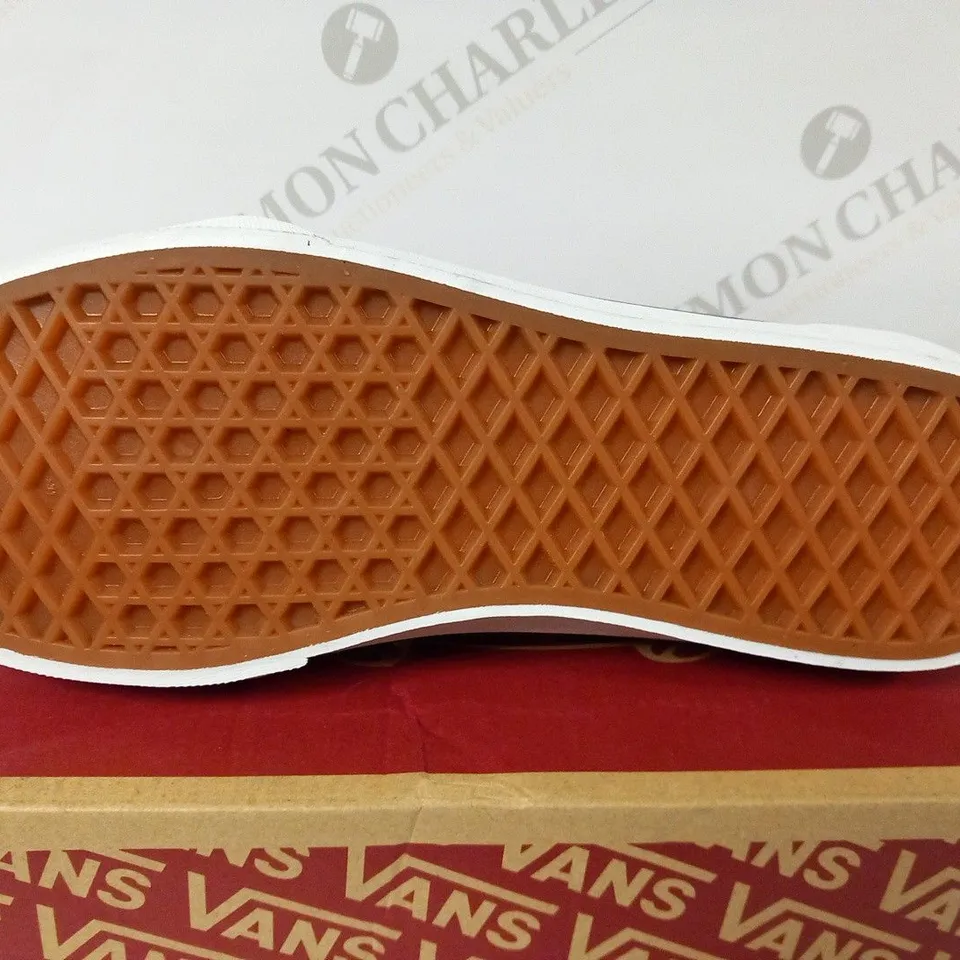 BOXED VANS WARD V SUEDE SHOES SIZE 6
