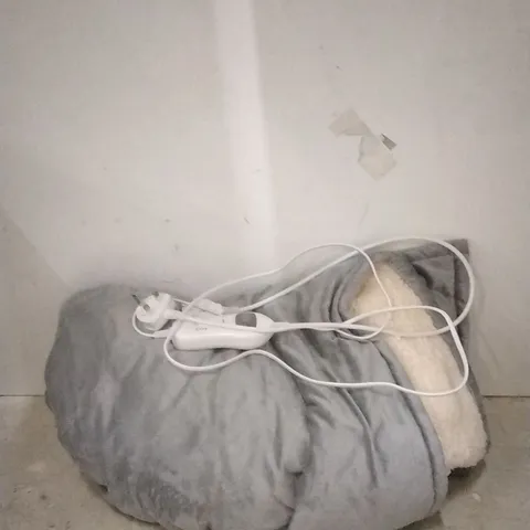 BOXED SUPER POLAR GREY FLEECE 160 X 120 CM BLANKET (GREY)