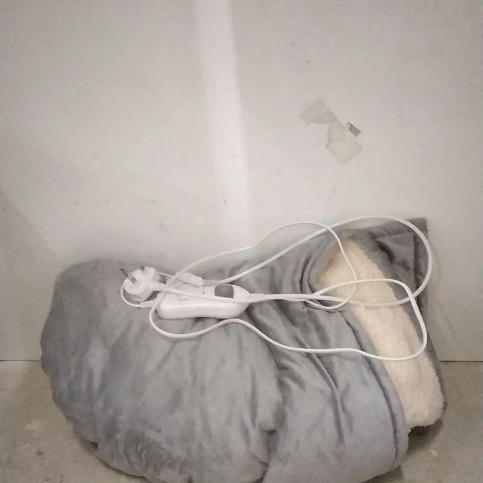 BOXED SUPER POLAR GREY FLEECE 160 X 120 CM BLANKET (GREY)