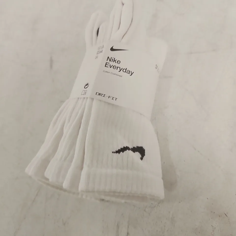 NIKE EVERYDAY CREW SOCKS – WHITE, UK 8-11, PACK OF 3
