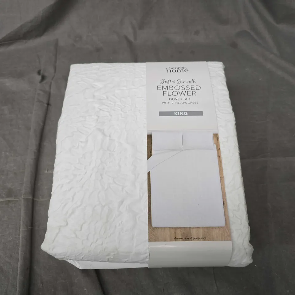 SOFT & SMOOTH EMBOSSED FLOWER DUVET SET - KING 