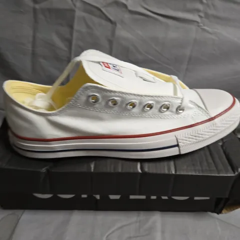 BOXED PAIR OF CONVERSE PLATFORM CONVERSE SHOES - UK SIZE 7.5