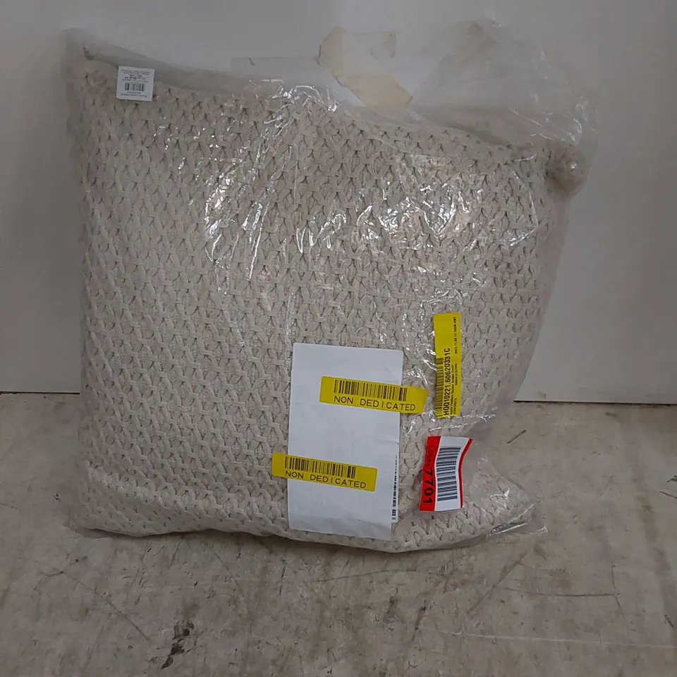 BAGGED APPIE FEATHERS SQUARE SCATTER CUSHION