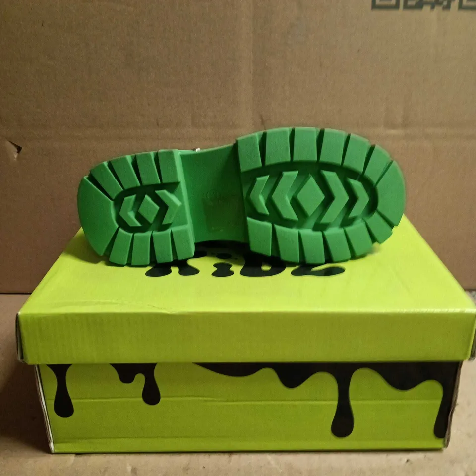 KOI KIDZ LIL TIRA CHEEKY FROG MARY JANE SHOES GREEN SIZE 12