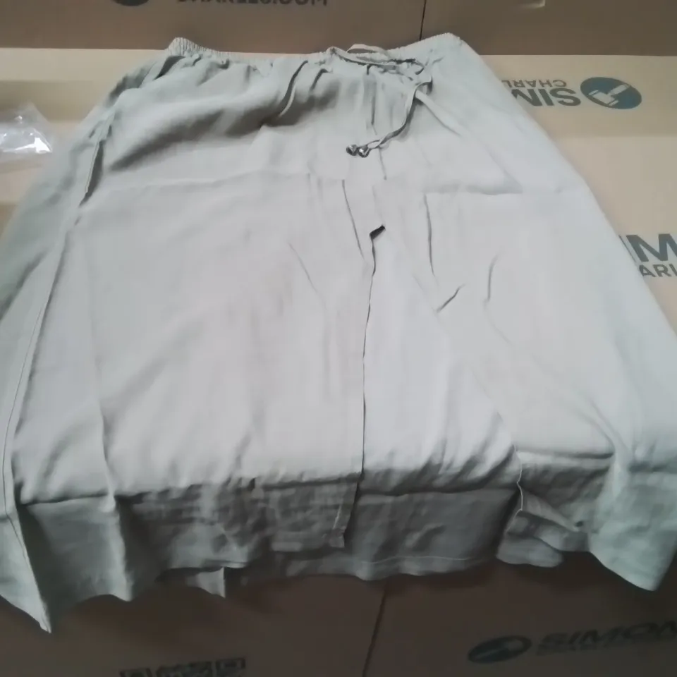BOXED BRAND NEW APPROXIMATELY 27 JD WILLIAMS COLUMN SKIRT TAUPE SIZE 22