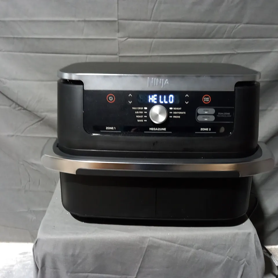 BOXED NINJA10.4L FOODI FLEXDRAWER DUAL AIR FRYER IN BLACK AF500UK