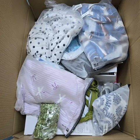 BOX OF APPROXIMATELY 30 ASSORTED CLOTHING ITEMS IN VARIOUS STYLES , COLOURS AND SIZES