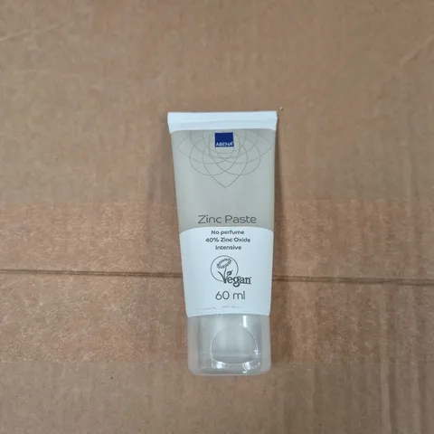 APPROXIMATELY 12 ASSORTED ITEMS INCLUDING ZINC PASTE AND OCTENISAN WASH LOTION