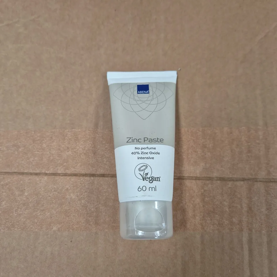 APPROXIMATELY 12 ASSORTED ITEMS INCLUDING ZINC PASTE AND OCTENISAN WASH LOTION 
