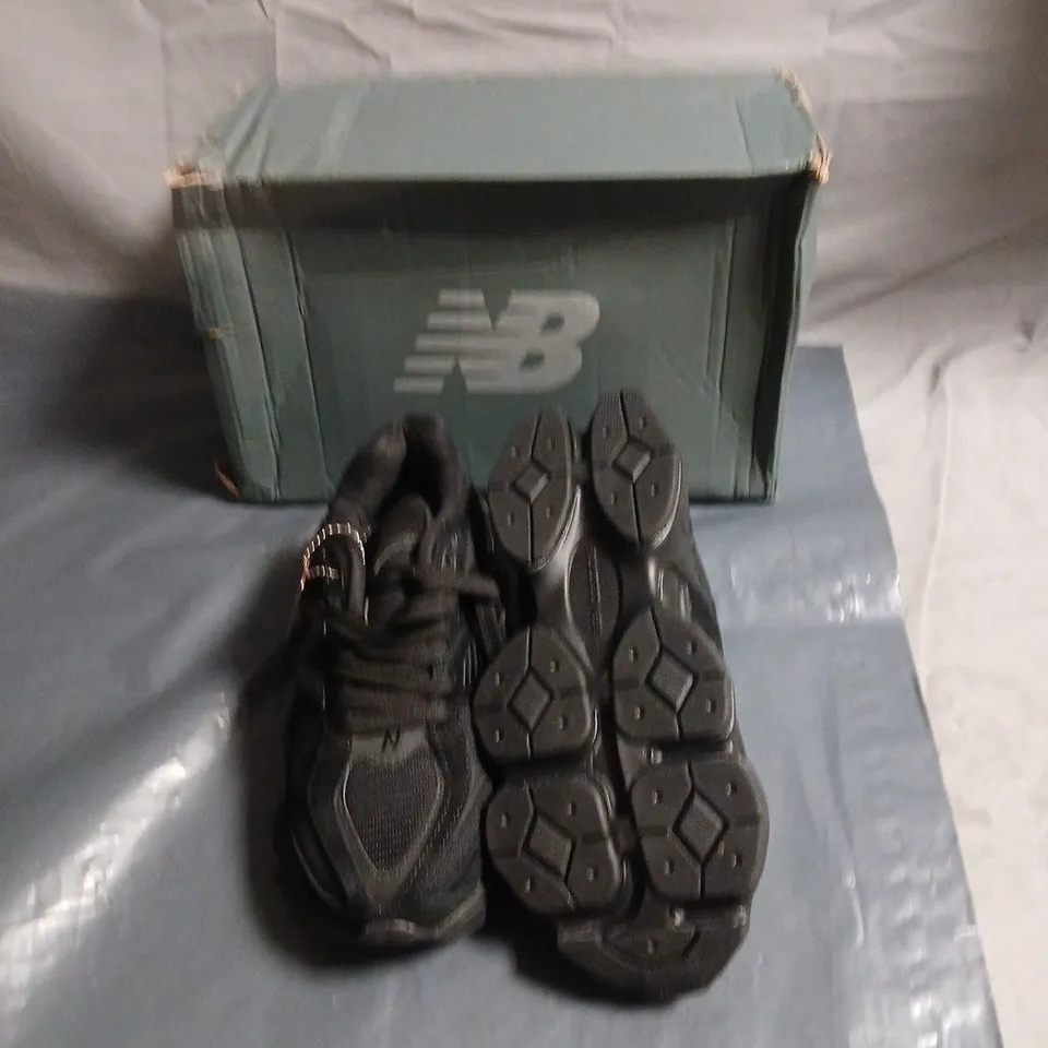NEW BALANCE TRAINERS – BLACK - UK 5