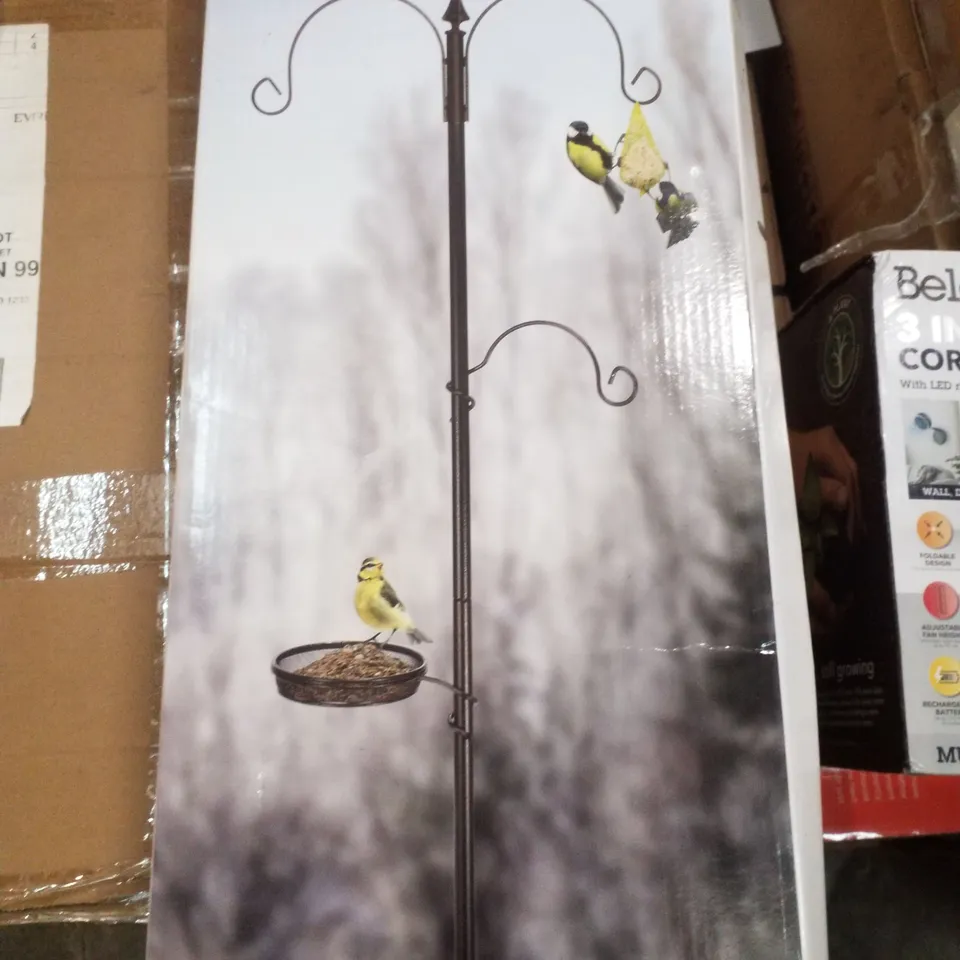 BOXED BIRD FEEDER STATION