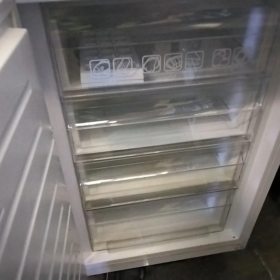 DESIGNER HOOVER HVN6182W5KN FREESTANDING 323 LITRE 5050 FRIDGE FREEZER