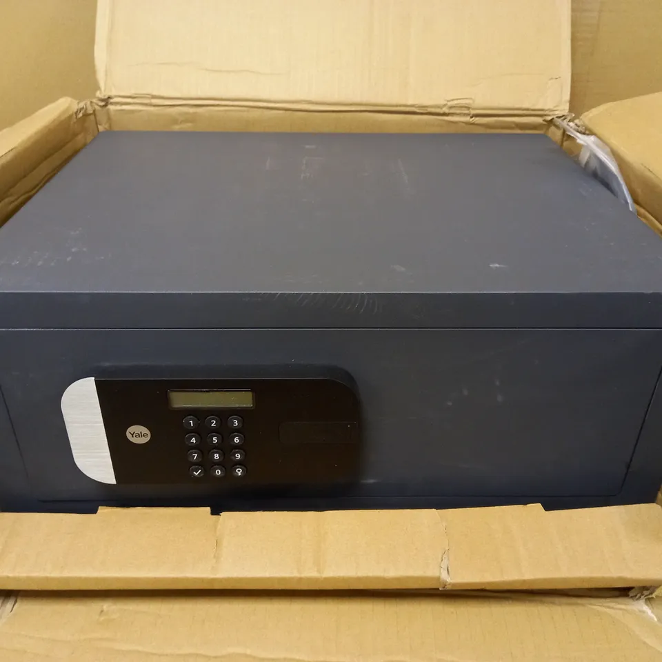 YALE YLEM/200/EG1 MOTORISED MAXIMUM SECURITY LAPTOP SAFE