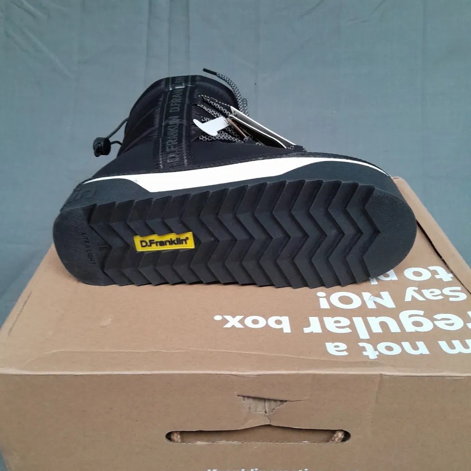 BOXED PAIR OF D.FRANKIN NORDIC BOOTS V2 BOOMB BLACK SIZE 38 