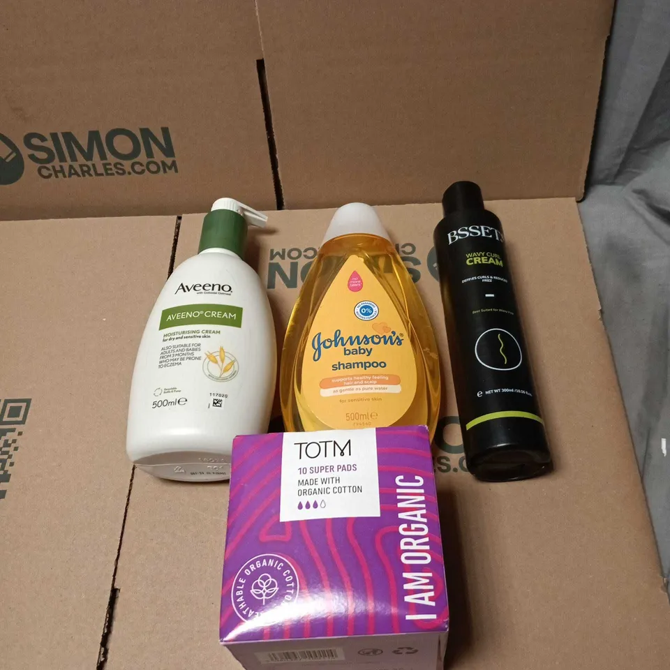APPROXIMATELY 18 ASSORTED COSMETIC ITEMS TO INCLUDE BSSET WAVY CURL CREAM, JOHNSONS BABY SHAMPOO, AVEENO, TOTM SUPER PADS ETC