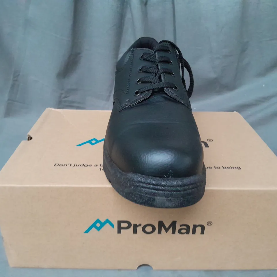 BOXED PAIR OF PROMAN CHUKKA SAFETY SHOES IN BLACK UK SIZE 11