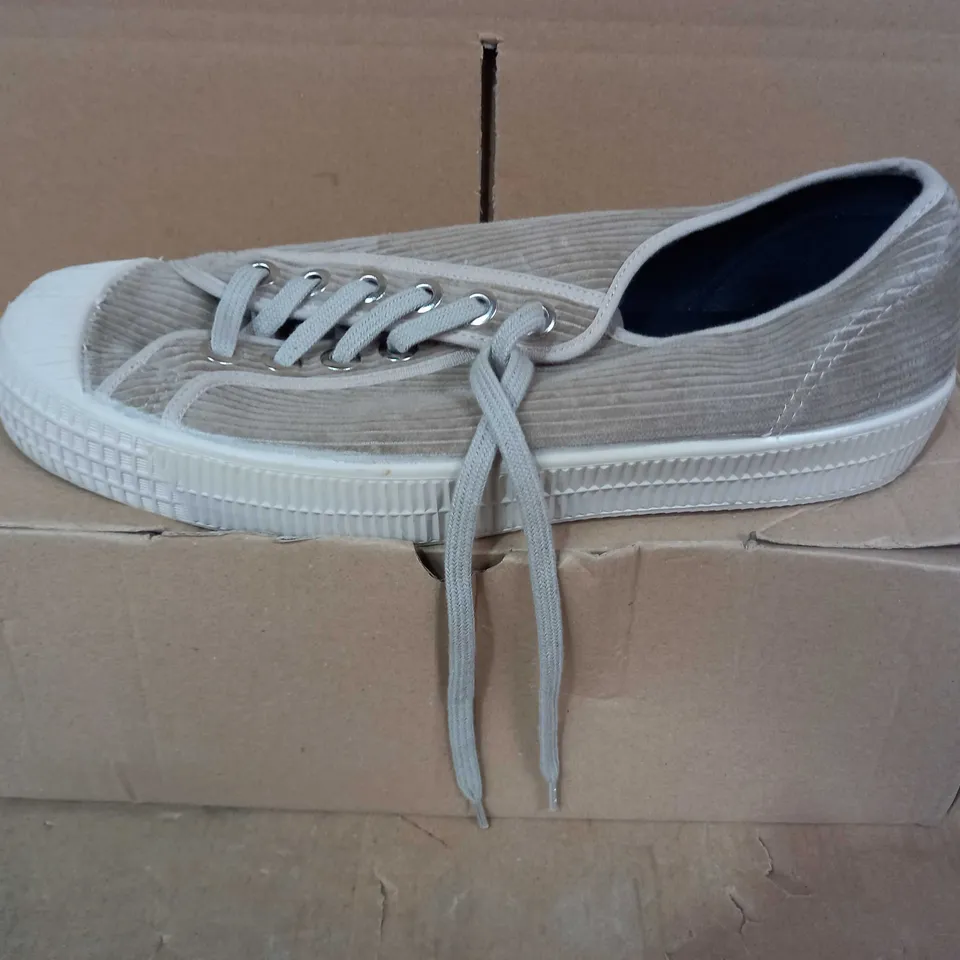 BOXED PAIR OF NOVESTA CORDUROY SHOES IN TAN UK SIZE 10