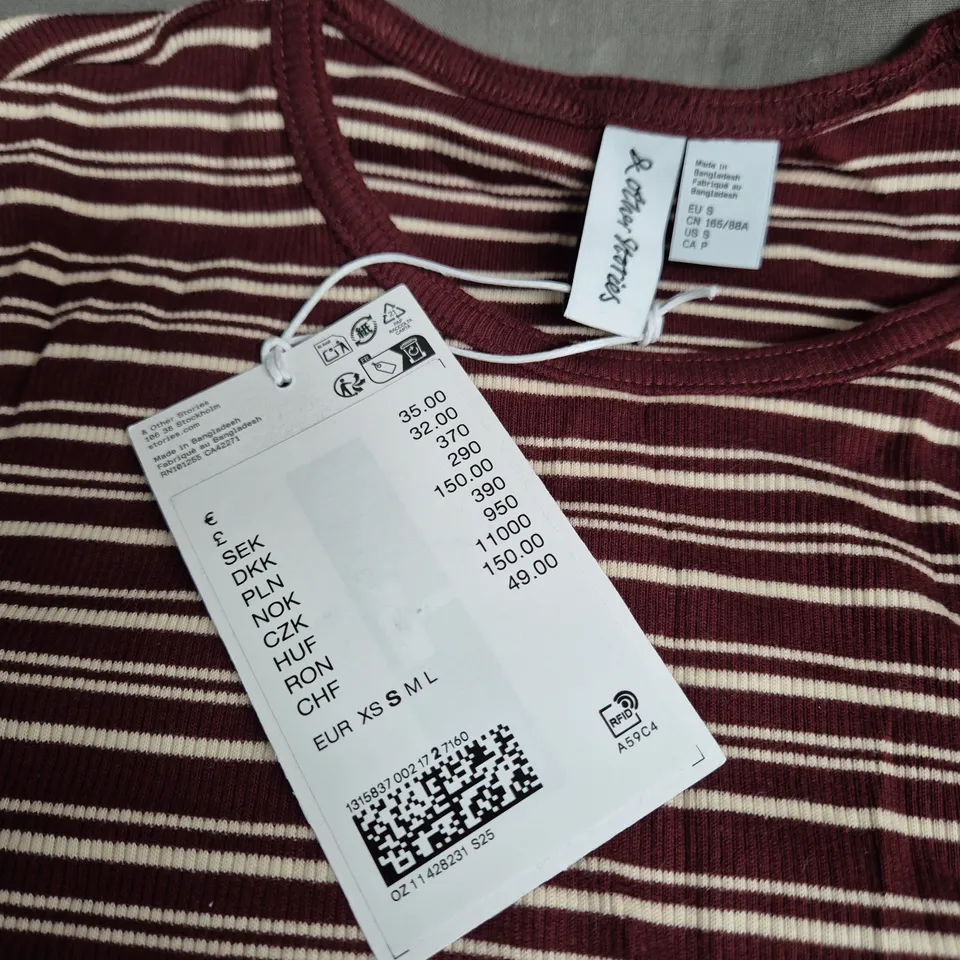 & OTHER STORIES STRIPED LONG-SLEEVE TOP IN MAROON – SIZE S