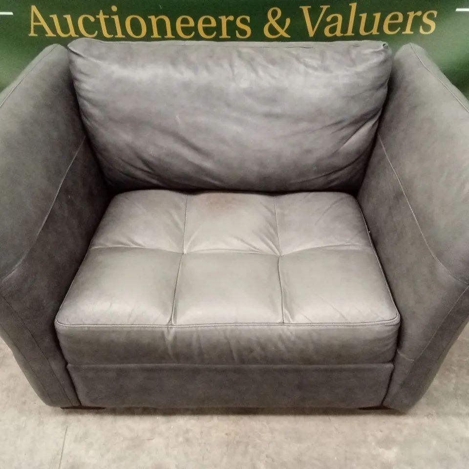 QUALITY DESIGNER WIDE LEATHER SNUGGLE CHAIR