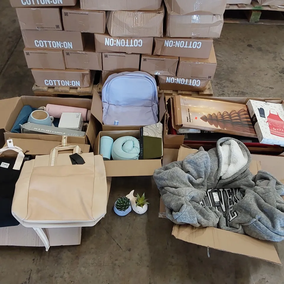PALLET OF ASSORTED CONSUMER AND HOUSEHOLD PRODUCTS TO INCLUDE; TYPO BAGS AND RUCKSACK, 'RECOVERY MODE' FLUFFY HOODIE, PAPER CHRISTMAS TREES, TRAVEL PILLOW AND MUG, A5 JOURNAL ECT.