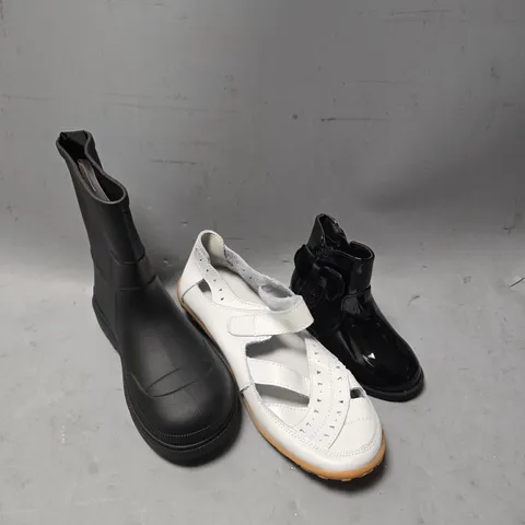 BOX OF APPROXIMATELY 10 ASSORTED SHOES IN VARIOUS STYLES , SIZES & COLOURS