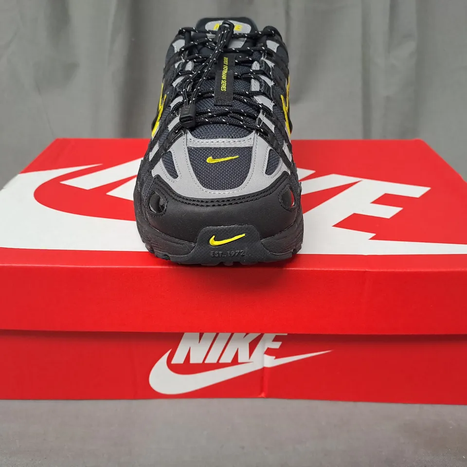 BOXED PAIR OF NIKE P-6000 SHOES IN BLACK/GREY UK SIZE 5