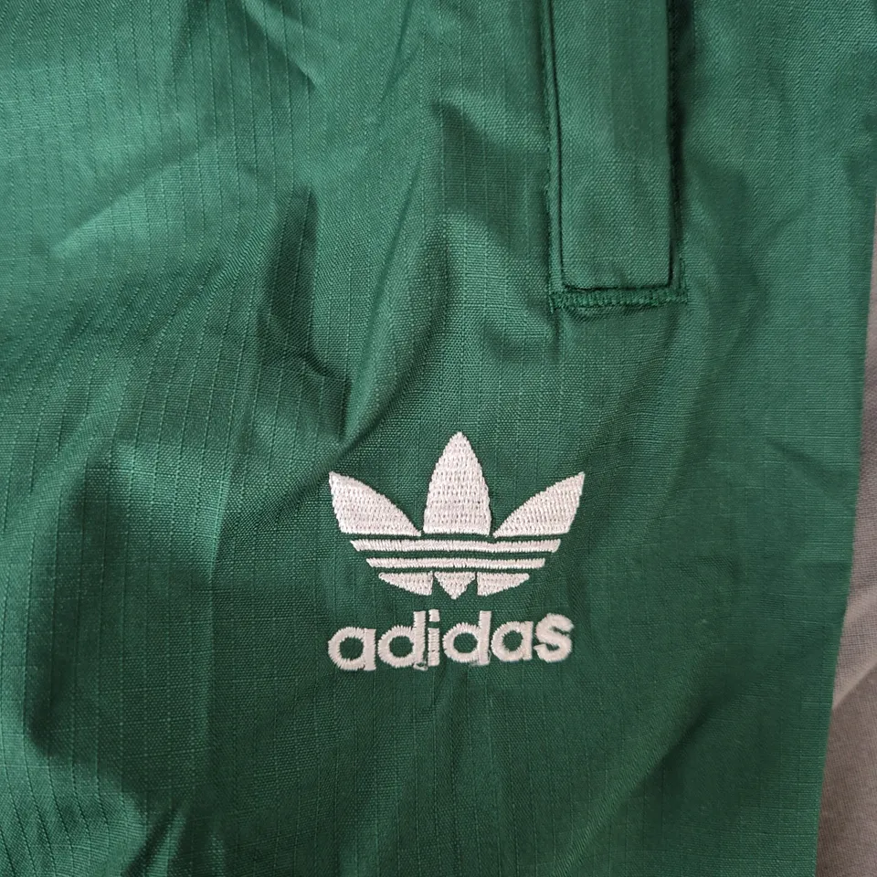 ADIDAS 3 STRIPE JOGGERS IN GREEN/RED - UK SMALL