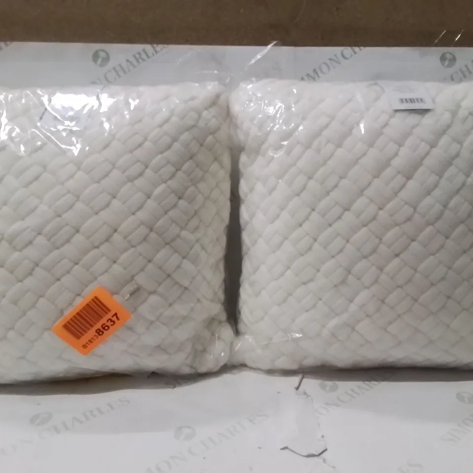 BRAND NEW SEALED SET OF 2 CHUNKY KNIT CUSHION FILLER WHITE