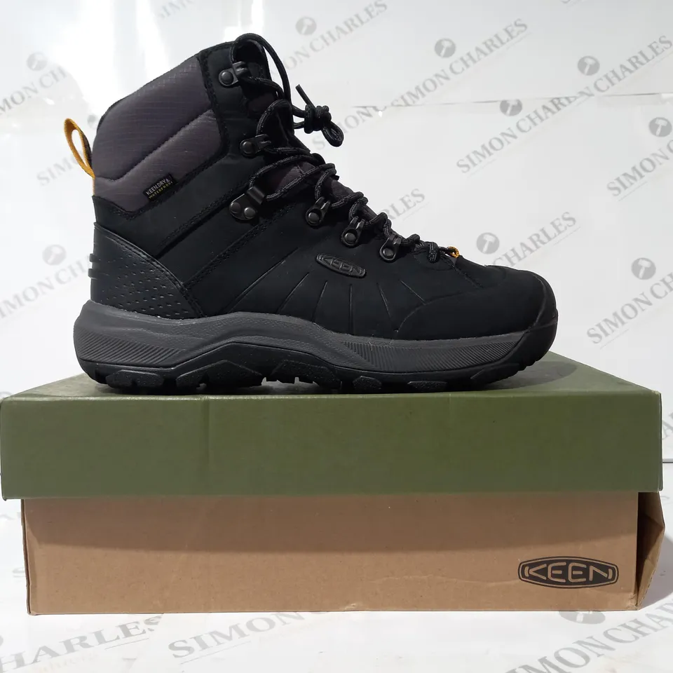 BOXED PAIR OF KEEN REVEL IV MID POLAR BOOTS IN BLACK UK SIZE 9