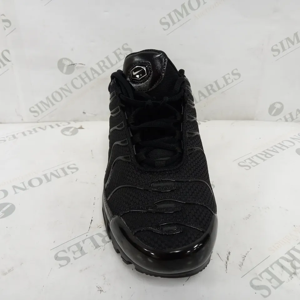 NIKE AIR TN TRAINERS IN BLACK - UK 9 