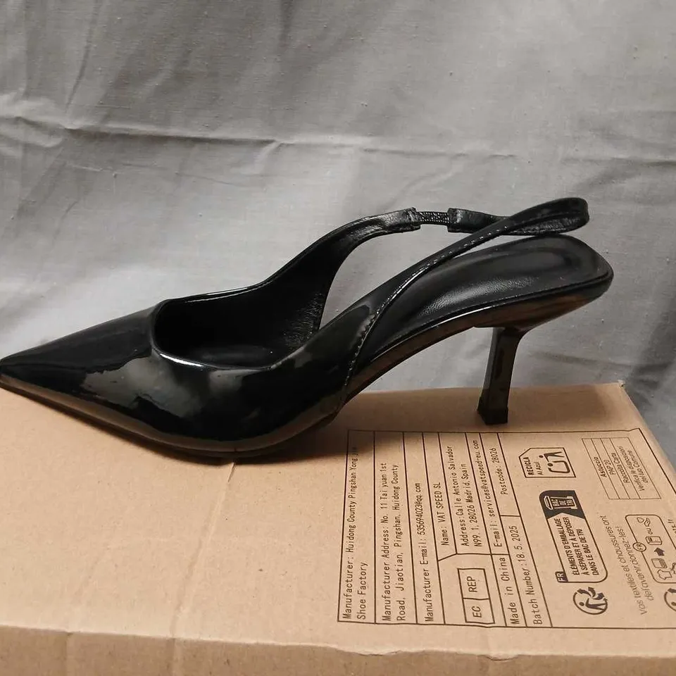 WOMEN'S BLACK PATENT SLINGBACK HEELS (EU 35)