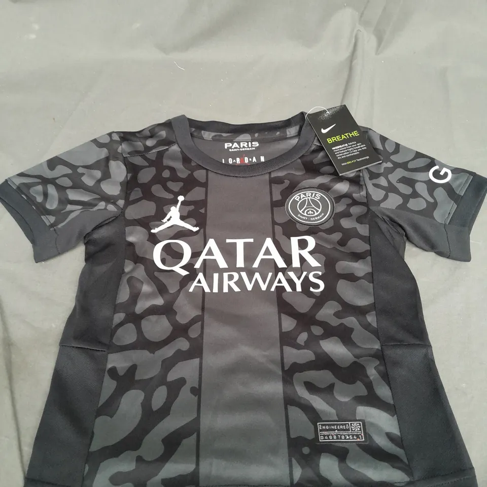 PSG FC AWAY SHIRT AND SHORTS - ELIJAH 7 ON THE BACK SIZE 16