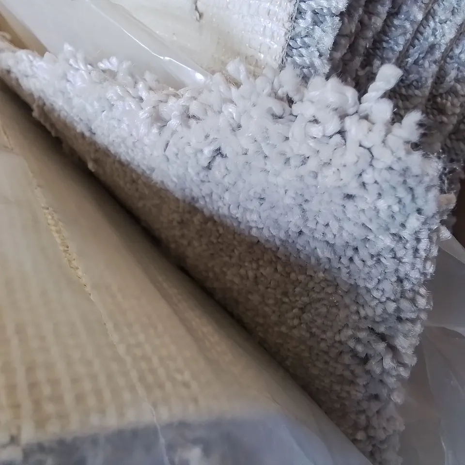 QUALITY ROLL OF CLASSIC CHARM CARPET IN ACTION BACK SILVER RING - LENGTH 4.1 X W4M