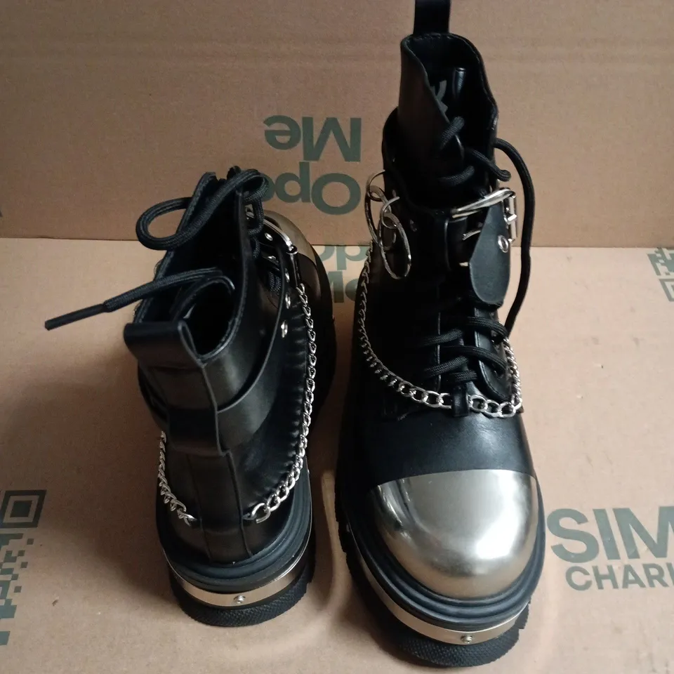 BRAND NEW BOXED PAIR OF KOI VEGAN LEATHER BORIN HARDWARE PLATFORM BOOTS IN BLACK UK SIZE 5