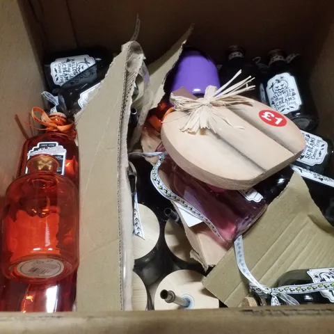 PALLET CONTAINING ASSORTED HALLOWEEN DECORATIONS & PRODUCTS INCLUDING DECORATIVE GLASS JARS, FELT SKULL, MACHE PUMPKINS, SILICONE GHOST MOULDS & PAPER BAGS