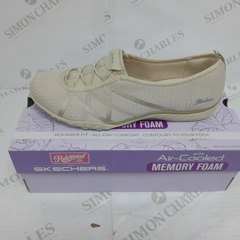 SKETCHERS BREATHE EASY TRAINER - NATURAL SIZE UK 7