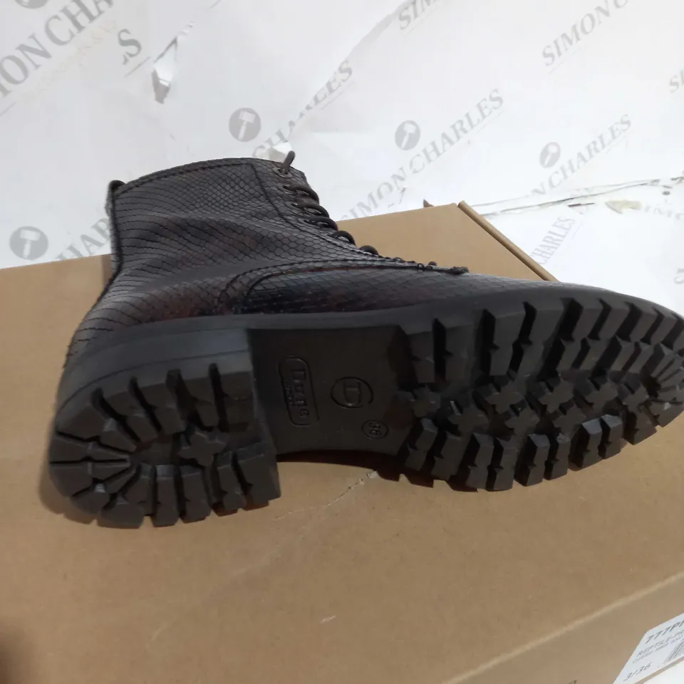 BOXED DUNE DARK BROWN CLETED HIKER BOOT - SIZE 3