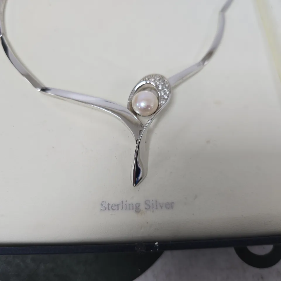 ECS STERLING SILVER NECKLACE WITH PEARL PENDANT – BOXED
