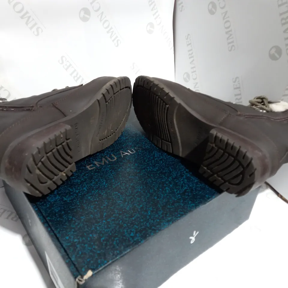 BOXED PAIR OF EMU WINTER BOOTS - SIZE 6