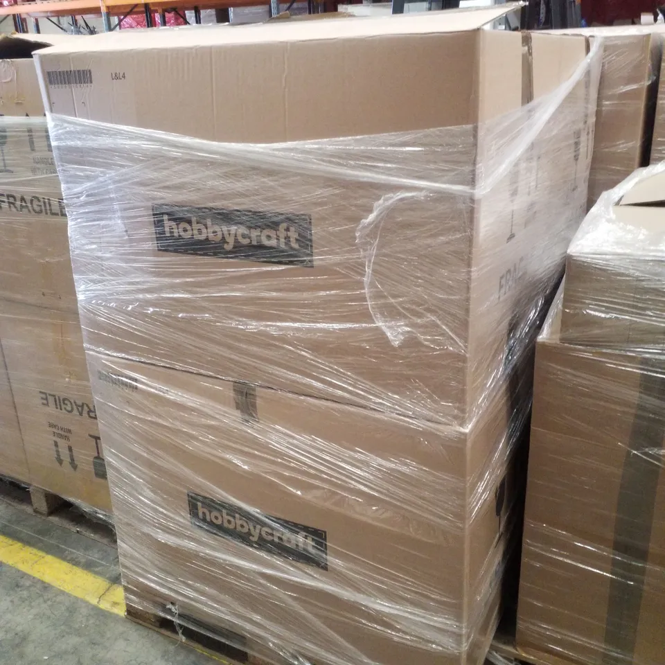 PALLET CONTAINING ASSORTED CHRISTMAS PRODUCTS & DECORATIONS INCLUDING GOLD SHIMMER WALL TILE, PAINT BY NUMBERS WALL HANGING, PILLAR CANDLES, SNOW GLOVES & FELT TABLE PLACE MATS