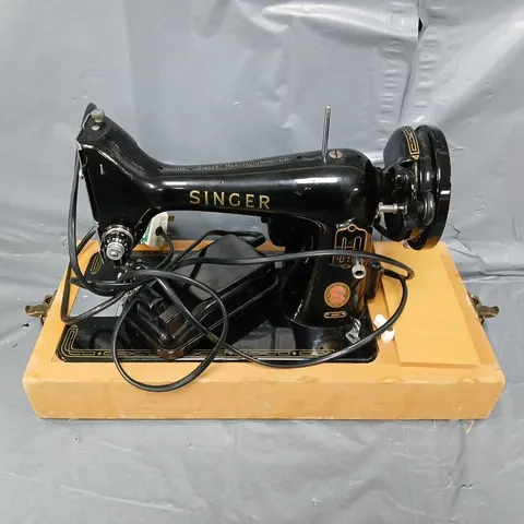 SINGER 99K SEWING MACHINE IN BLACK - COLLECTION ONLY